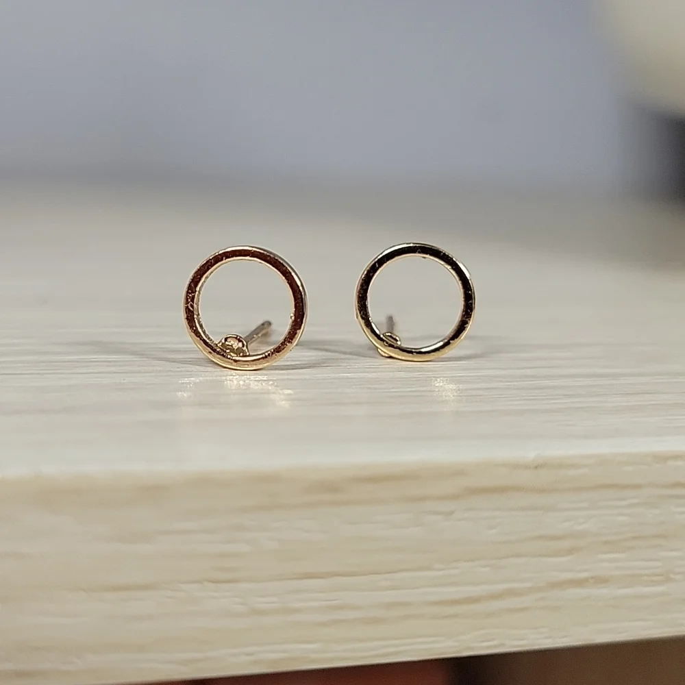 Petit Hollow Stud Earrings - Picture 1 of 4